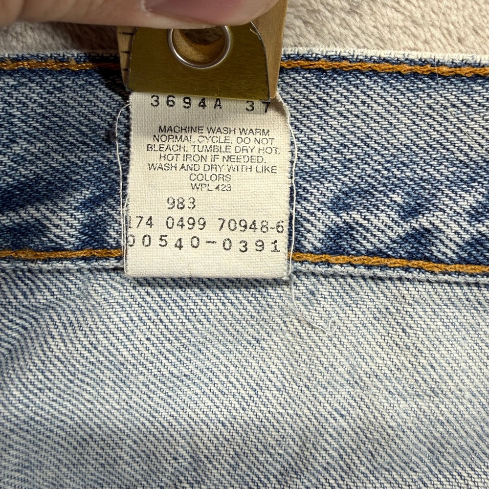 Vintage Levi's 550 Mens 42x32 Blue Relaxed Fit Light Wash 90s Denim Brown‎ Tab - Picture 11 of 12